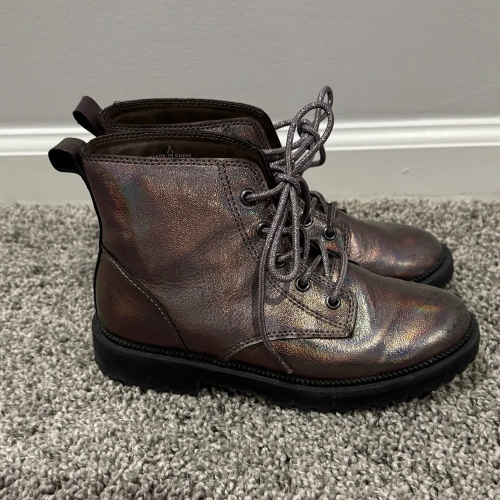 Girls Old Navy Iridescent Lace-Up Boots, size 2